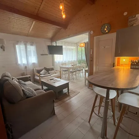 5 Personnes En Foret Des Landes Proche De L'ocean * Bias (Landes)