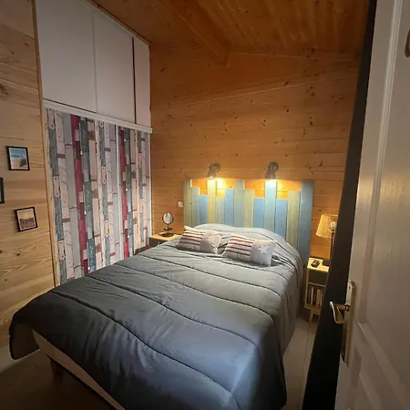 5 Personnes En Foret Des Landes Proche De L'ocean *